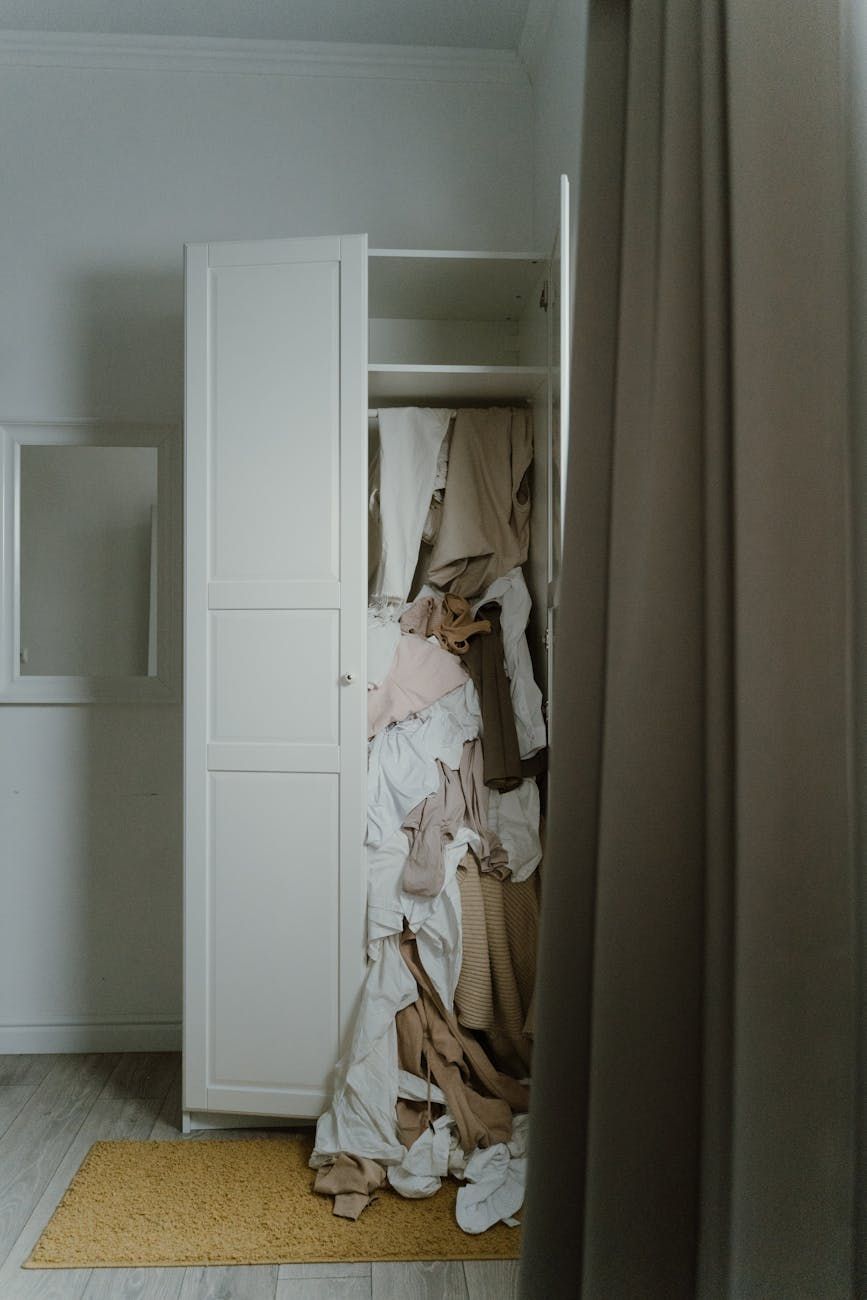 elementos esenciales para el hogar, uso diario, organización, comodidad en casa, herramientas de limpieza, soluciones de almacenamiento, gadgets de cocina, ahorro de tiempo, vida moderna, comodidad diaria