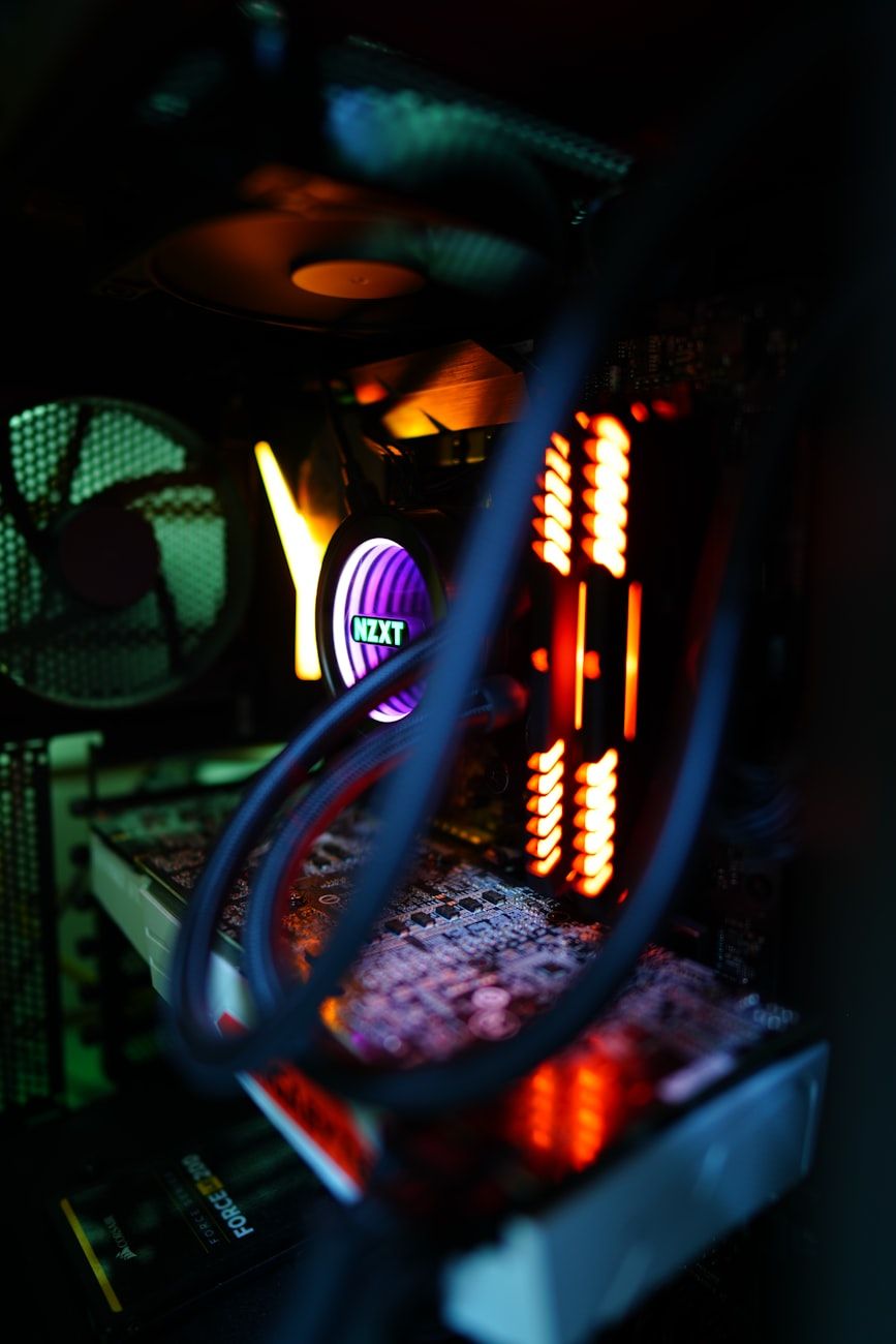 CPU-køling, processortemperatur, termisk pasta, computeroverophedning, PC-kølesystem, luftkøling, væskekøling, CPU-blæserhastighed, varmestyring, PC-ydeevne