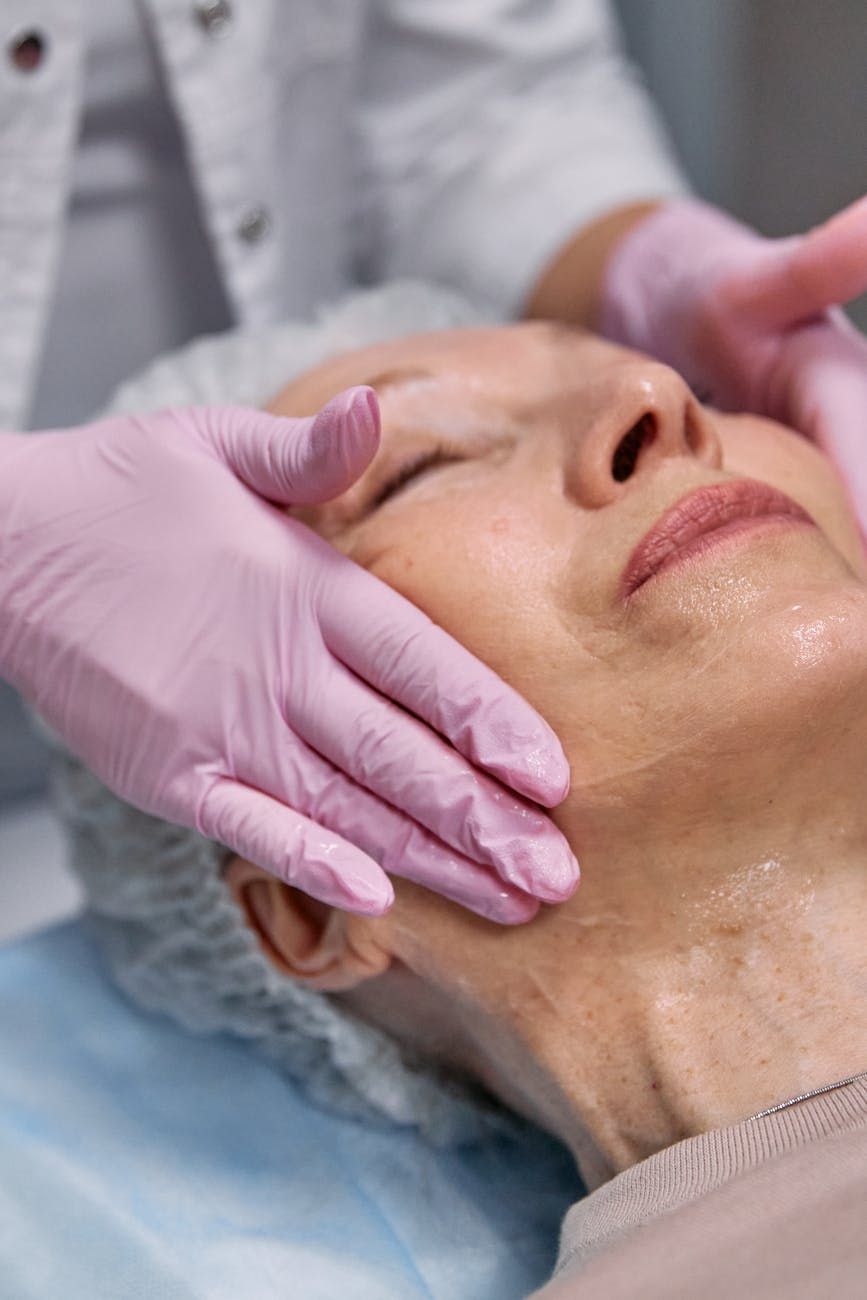 soins anti-âge, ingrédients modernes en matière de soins de la peau, rajeunissement de la peau, ingrédients anti-rides, soins stimulant le collagène, alternatives au rétinol, soins aux peptides, bienfaits de l'acide hyaluronique, solutions pour une peau jeune, formules avancées de soins de la peau
