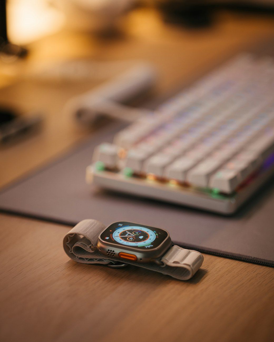 Apple Watch Series 9, Smartwatch, Gesundheitsfunktionen, Fitness-Tracker, Sprachassistent, watchOS 10, Schlafüberwachung, Gestensteuerung, Laden, stilvolles Design
