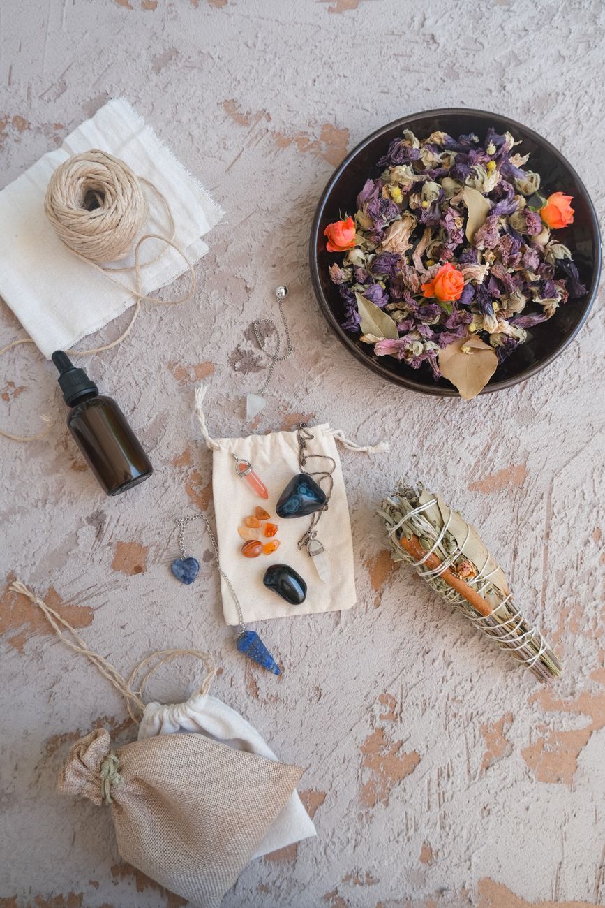 aromatic sachets, DIY closet sachets, herbal sachets, dried flower sachets, lavender sachets, homemade closet fresheners, natural air fresheners, scented herb bags, closet organization ideas, DIY home fragrance