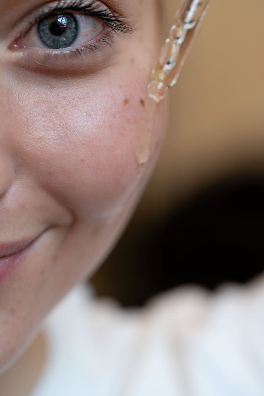 Enzymserum, hudvård, kosmetisk revolution, antioxidanter, hudförnyelse, aktiva ingredienser, ansiktsserum, naturliga komponenter, anti-åldrande, innovativa formler