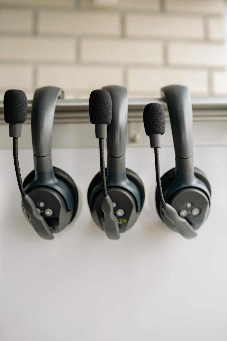 auriculares, videoconferencias, sonido claro, comodidad, cancelación de ruido, micrófono, ergonomía, inalámbrico, conectividad, conveniencia