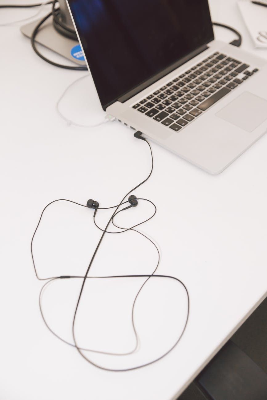 Tragbarer Ladegerät, Laptop-Powerbank, USB-C-Ladegerät, Schnellladung, externe Batterie, Reiseladegerät, Hochleistungs-Powerbank, leichtes Ladegerät, bestes Laptop-Ladegerät, tragbare Stromstation.