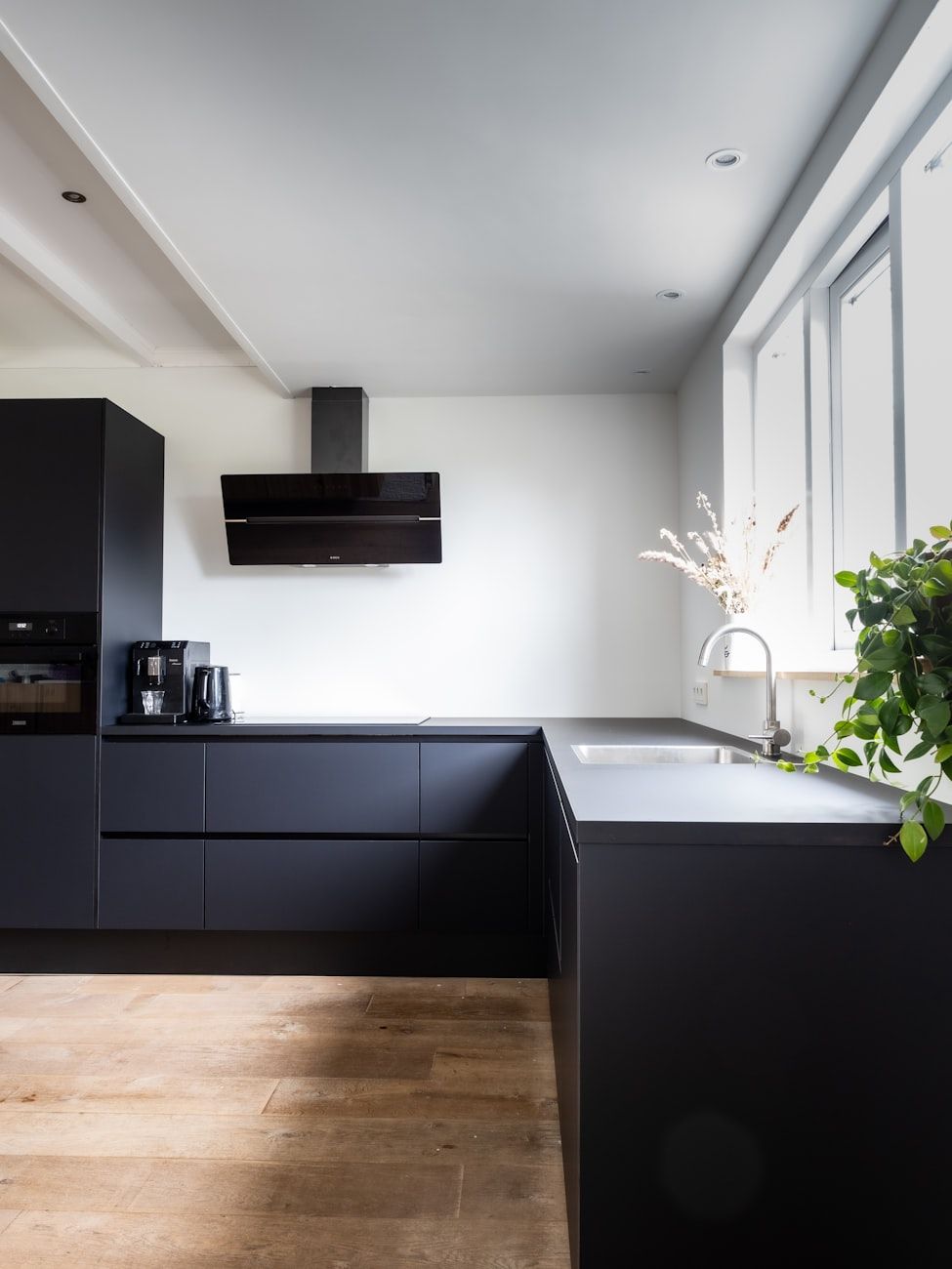 electrodomésticos integrados, cocina moderna, diseño de cocinas, dispositivos de cocina, estilo y funcionalidad, hornos empotrados, placas de cocina, tendencias de cocina, ergonomía de la cocina, electrodomésticos inteligentes