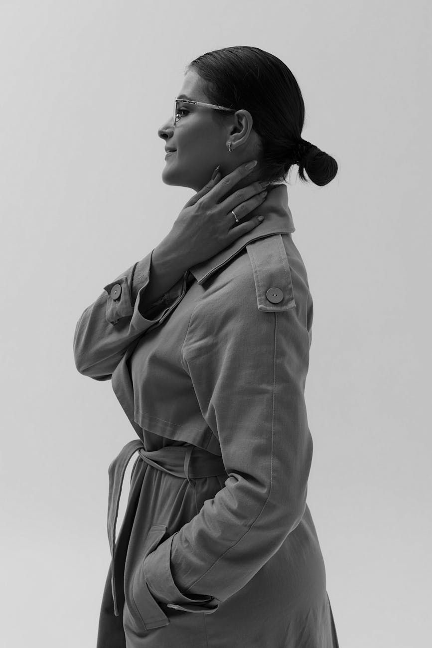 garde-robe capsule, pièces intemporelles, style classique, basiques de garde-robe, mode minimaliste, vêtements essentiels, couleurs neutres, tenues élégantes, pièces polyvalentes, style sans effort