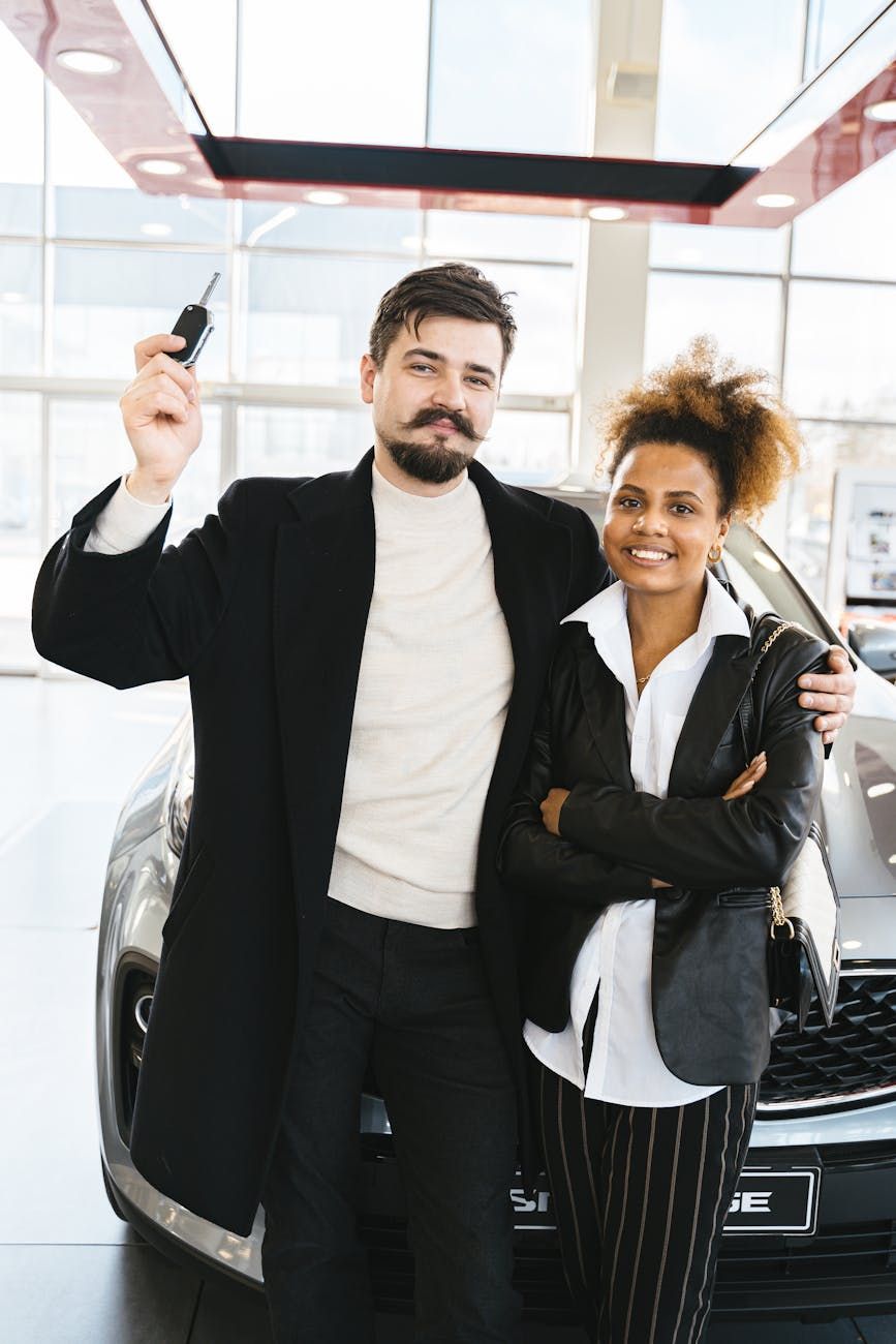 Préstamo de coche, Arrendamiento de coche, Financiamiento de auto, Arrendar vs comprar, Pagos mensuales, Propiedad del vehículo, Comparación de costos, Opciones de financiamiento, Contratos de arrendamiento, Planificación de presupuesto