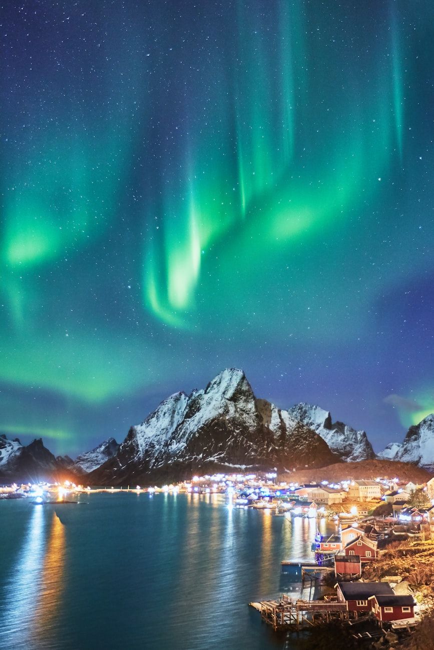 luces del norte Noruega, viaje aurora boreal, mejor época para ver luces del norte, viaje invierno Noruega, Tromsø luces del norte, aventuras Círculo Ártico, caza de auroras Noruega, guía de viaje Noruega, naturaleza escandinava, fotografía luces del norte