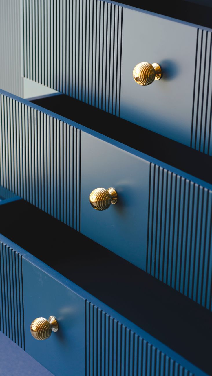 deep drawer dresser, storage dresser, bedroom storage, chest of drawers, large drawer dresser, furniture organization, modern dresser, space-saving furniture, home storage ideas, wooden dresser