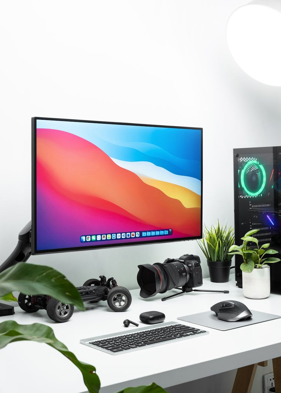 32-inch monitor, 4K monitor, cinema monitor, TV replacement, desktop monitor, home theater, high clarity, 4K resolution, large screen, digital technology