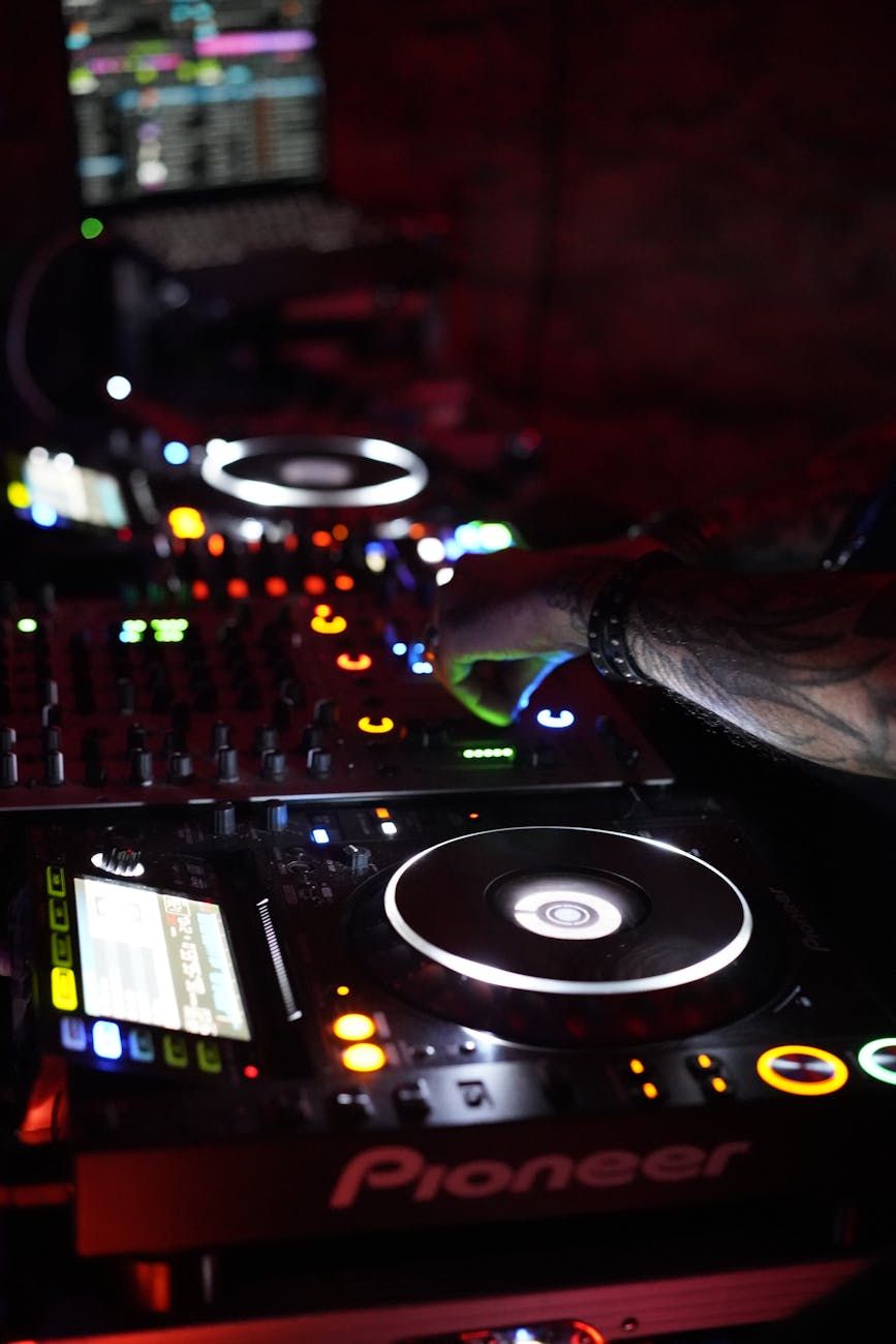 motorized jog wheels, DJ controllers, motorized platters, DJ equipment, digital vinyl feel, scratching performance, professional DJ gear, controller comparison, DJ controller review, motorized DJ controller benefits