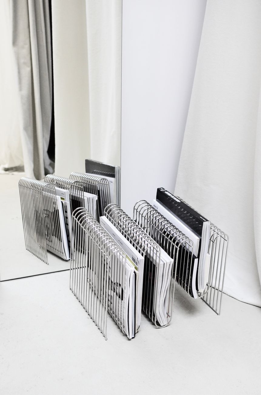 porte-document, porte-copies, espace de travail sur ordinateur, accessoires de bureau, espace de travail ergonomique, organisation de bureau, support à document, outils de productivité, travail confortable, bureau à domicile