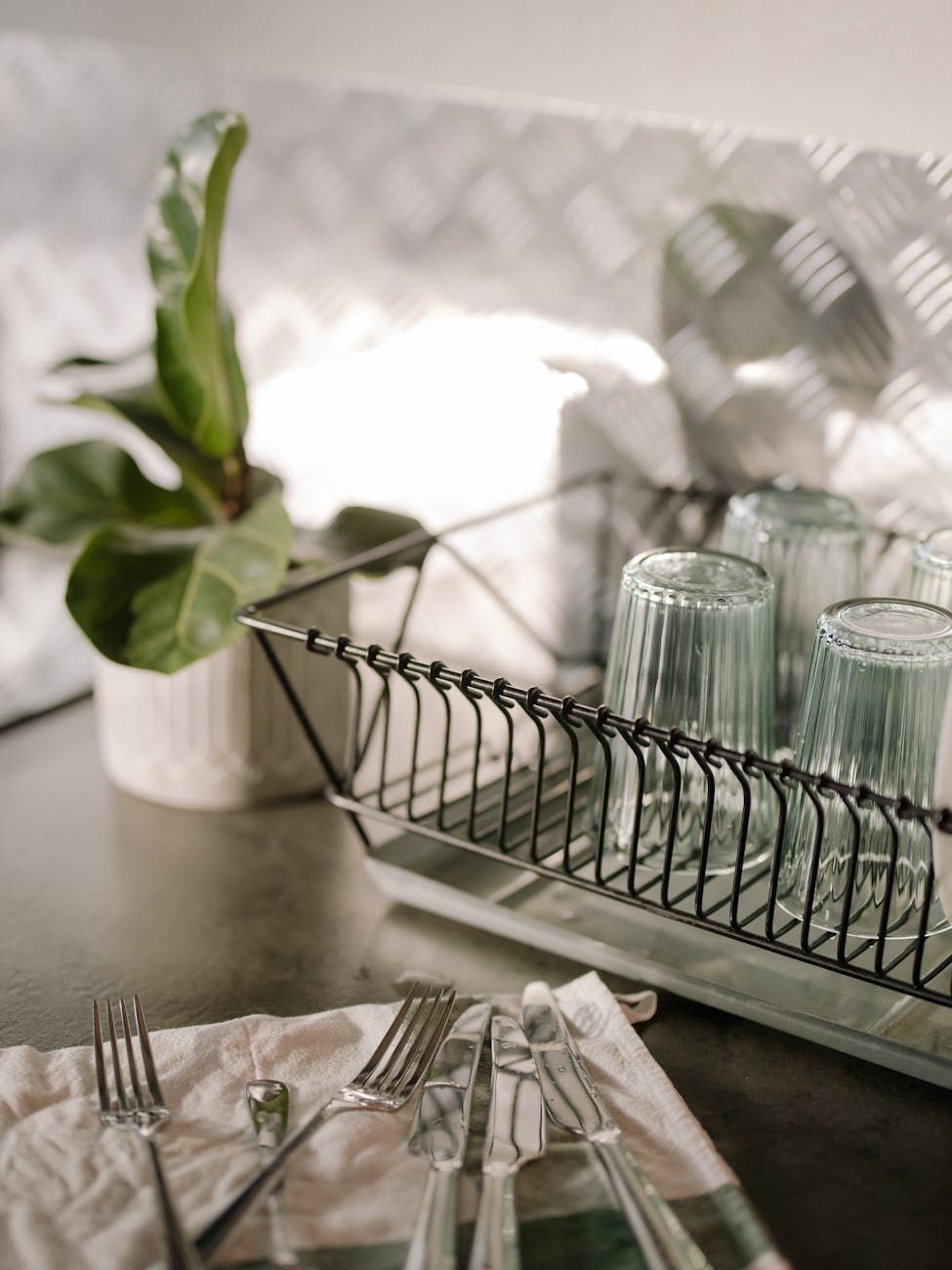 eco huis, duurzaam leven, groene gewoonten, milieu-impact, energiebesparing, afvalvermindering, milieuvriendelijke levensstijl, ecologische voetafdruk, recyclingtips, duurzaam huishouden