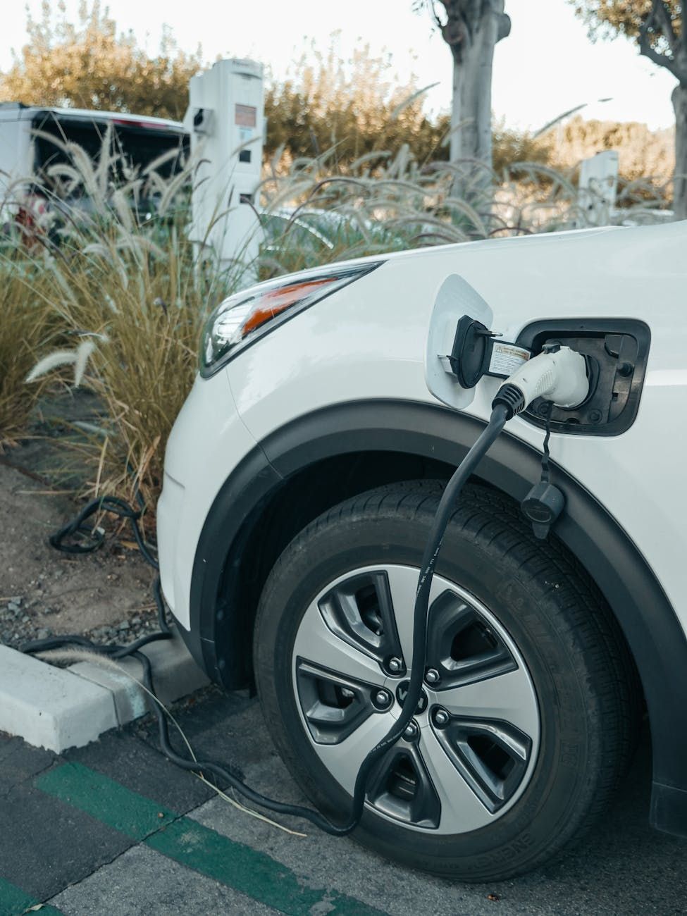 Elbiler, Bæredygtig udvikling, Transportinnovation, Miljømæssig påvirkning, Markedstransformation, Fremtiden for transport, Energieffektivitet, Batterier og opladning, Bymobilitet, Politik og regulering