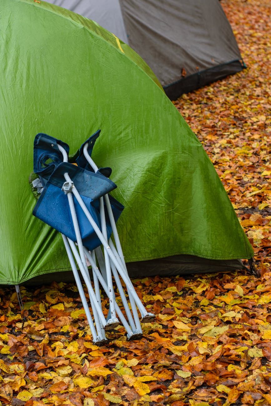 klappbarer Campingstuhl, leichter Campingstuhl, tragbarer Outdoor-Stuhl, kompakter Klappstuhl, Reise-Camping-Sitz, bequemer Camp-Stuhl, Rucksackstuhl, langlebige Outdoor-Möbel, leicht zu tragender Stuhl, Campingausrüstung, Essentials