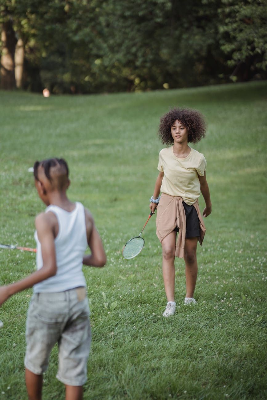 frisbee games, badminton set, outdoor family games, backyard activities, active family fun, summer outdoor games, garden sports, kids outdoor play, family sports activities, recreational games