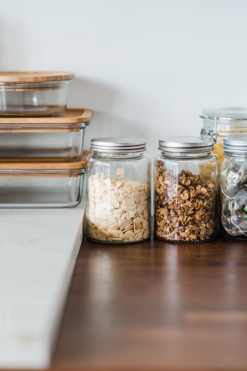 glass food containers, plastic vs glass storage, kitchen storage containers, BPA free containers, meal prep containers, food preservation tips, eco friendly kitchen, reusable food containers, airtight storage solutions, sustainable kitchen organization
