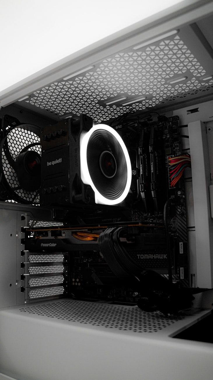 Grafikkarten 2025, Integrierte Grafiken 2025, GPU vs. CPU-Grafik, beste GPU für Spiele, Budget-PC-Bau 2025, Vergleich der Spieleleistung, Vorteile integrierter GPU, Vorteile diskreter GPU, PC-Hardware-Upgrade, GPU-Wahl für Videobearbeitung