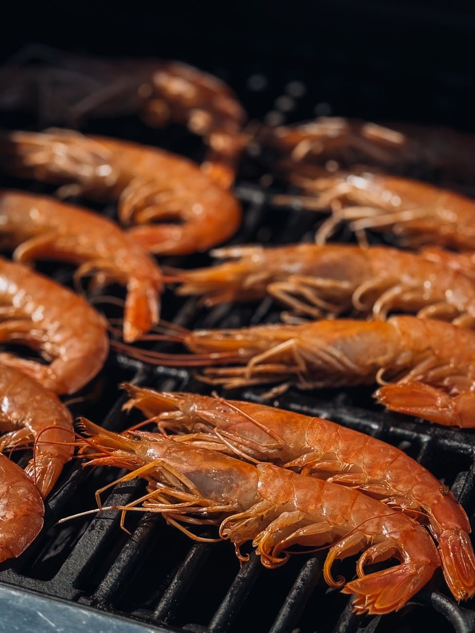 grillede rejer, rejemarinade, skaldyrsgrillning, hvidløgsrejer, barbecuerejer, grillede skaldyrsopskrifter, reje-tilberedningstips, citronrejer, sommergrillning, perfekte grillede rejer