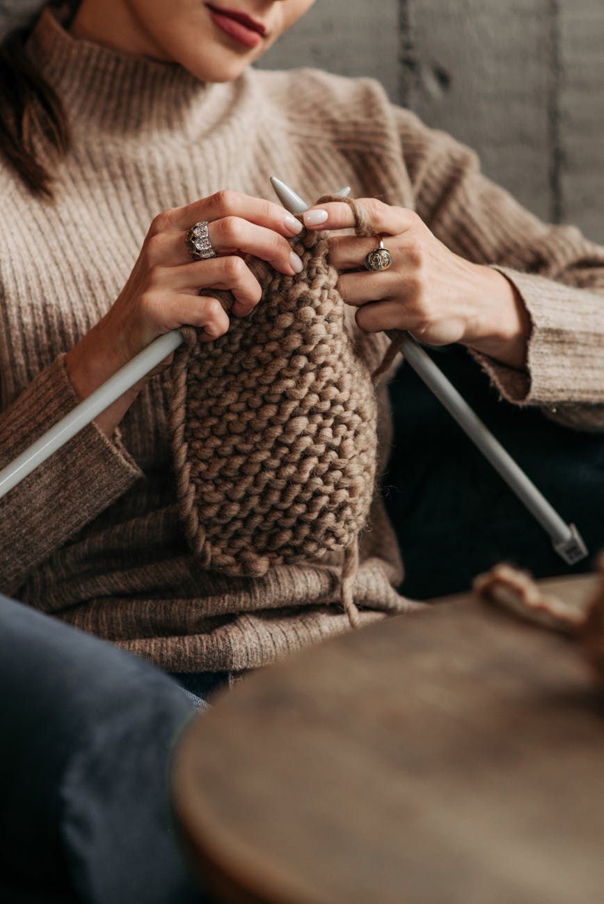 artículos tejidos a mano, ropa de punto acogedora, accesorios tejidos a mano, regalos tejidos únicos, moda de punto artesanal, prendas cálidas de invierno, decoración para el hogar tejida, ropa de punto sostenible, piezas tejidas personalizadas, artículos tejidos a mano de lana suave