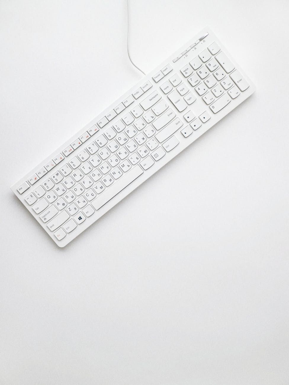 teclado de programación, teclado ergonómico, teclado mecánico, comodidad al escribir, características del teclado, teclas retroiluminadas, interruptores de teclas, distribución del teclado, teclado inalámbrico, eficiencia en la codificación