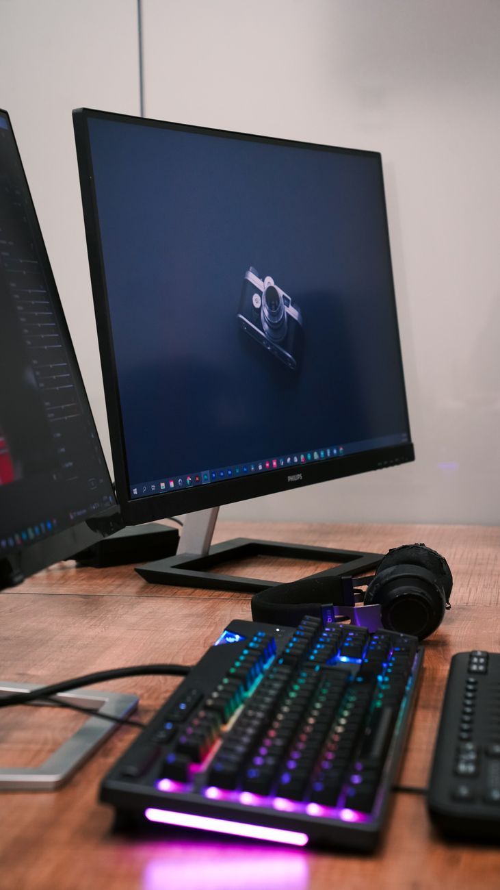 refurbished monitor, used monitor for gaming, home office monitor, IPS vs VA monitor, 144Hz refurbished monitor, 4K monitor for work, dual monitor setup, budget gaming monitor, monitor buying guide, certified refurbished display