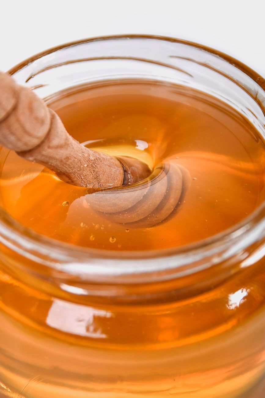 real honey, fake honey, how to identify pure honey, natural honey tips, honey buying guide, honey authenticity, signs of fake honey, choosing quality honey, raw honey benefits, honey labeling tips