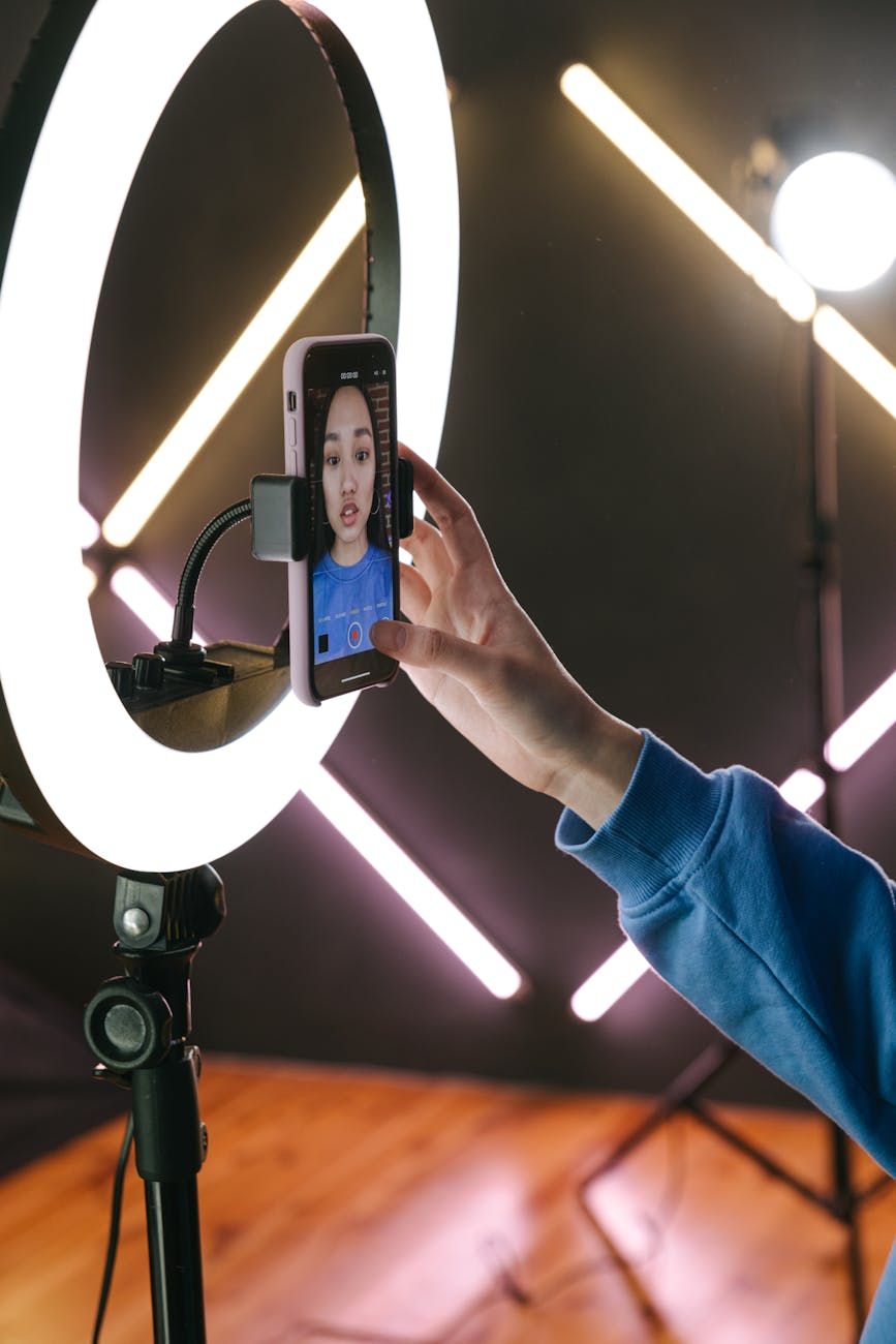 câmara para vlogging, melhor câmara para vlogs em 2025, como escolher uma câmara, características da câmara, dicas de vlogging, guia de compra de câmaras, equipamento de gravação de vídeo, câmara de vlogging 4K, melhor câmara económica, câmara para iniciantes