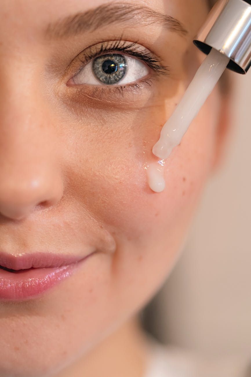 ácido hialurónico, hidratación profunda, cuidado de la piel seca, impulso de humedad, cuidado hidratante, piel deshidratada, tez tersa, apoyo a la barrera cutánea, hidratación facial, piel radiante