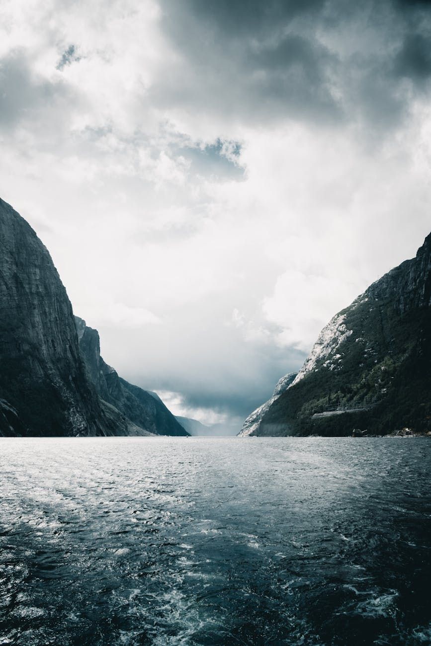 Vikingos, Noruega, Oslo, Islas Lofoten, historia escandinava, fiordos, cultura nórdica, herencia vikinga, viaje nórdico, aventura ártica.