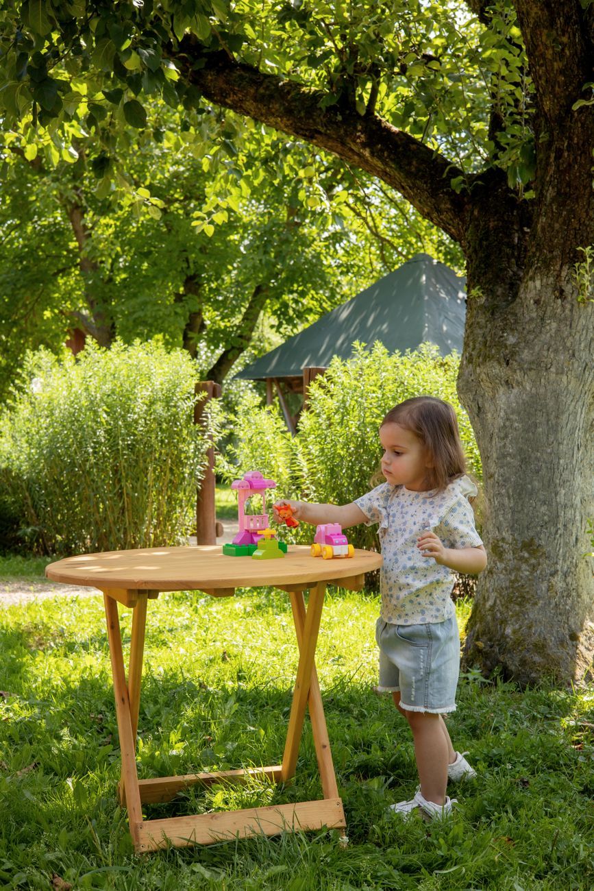 child independence, raising independent children, age-appropriate chores, kids daily responsibilities, teaching kids responsibility, child development, parenting tips, life skills for children, encouraging independence in kids, everyday tasks for children