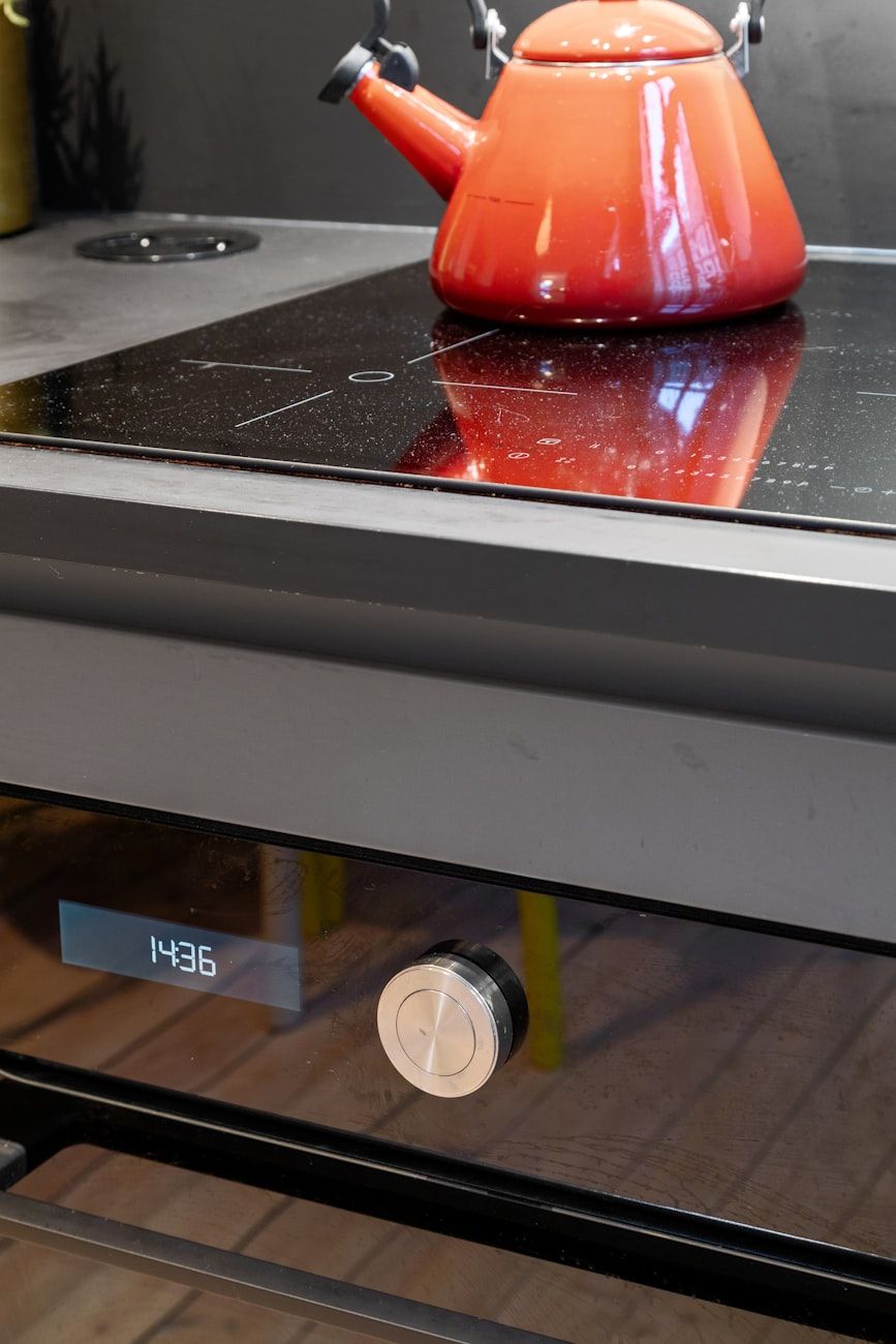 induction cooktop, gas cooktop, induction vs gas, kitchen appliances, energy efficient cooking, cooktop comparison, modern kitchen, cooking costs, induction stove benefits, gas stove advantages