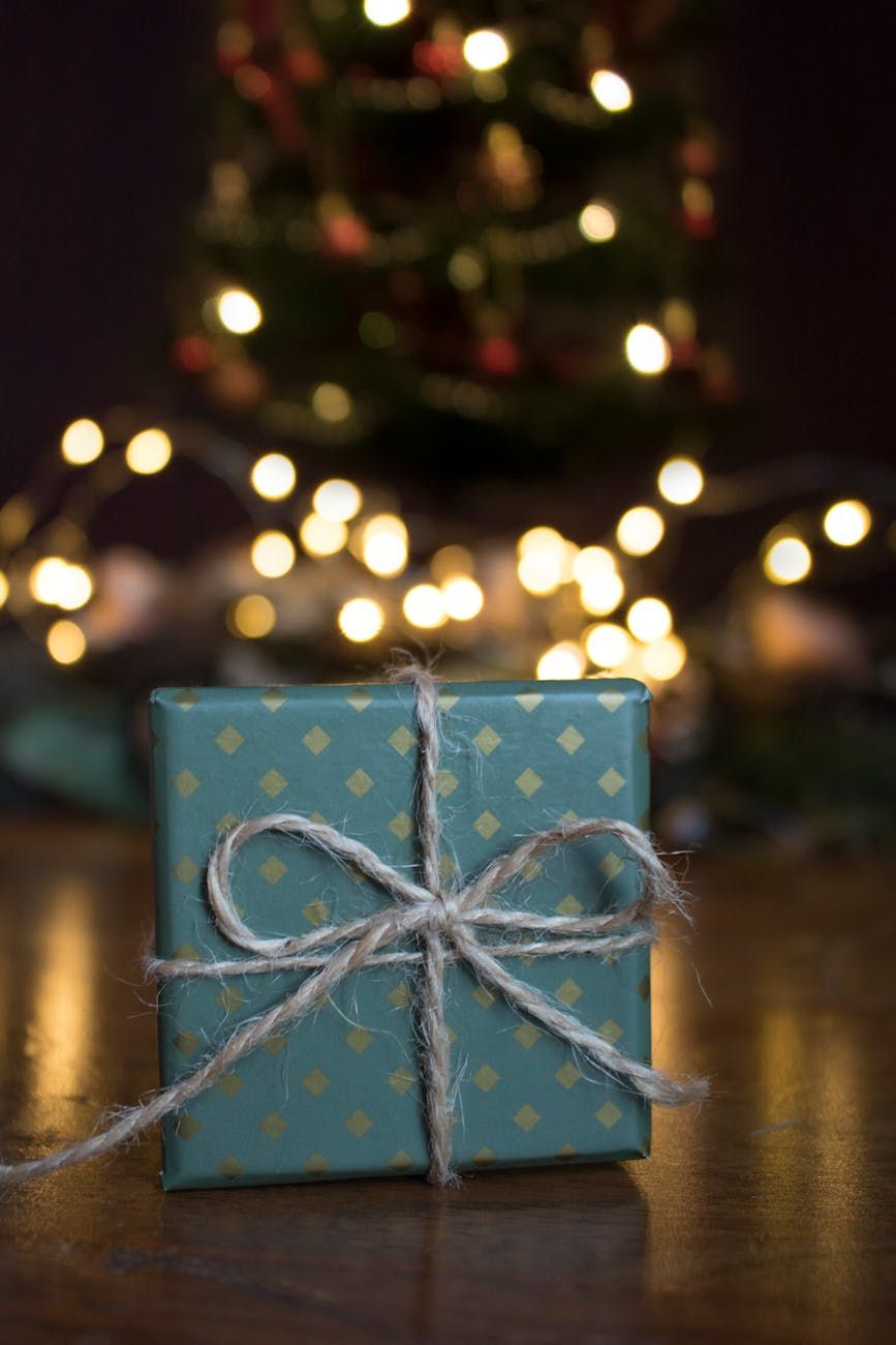 handgemachte Geschenke, Last-Minute-Geschenke, handgefertigter Schmuck, handgefertigte Kerzen, individuelle Kunstwerke, handgewebte Textilien, handgemachte Badeprodukte, durchdachte Geschenke, einzigartige Präsente, kleine Unternehmen, beste geschenke für papa, 
antistress hoden, 
radbag geschenke