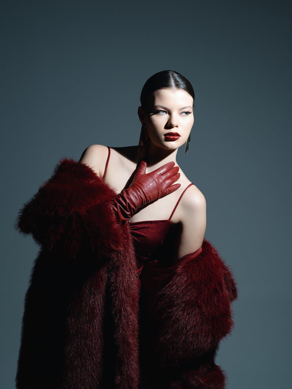 leather gloves, fashion accessory, winter style, elegant look, luxury fashion, timeless design, outfit inspiration, classic accessory, women’s gloves, men’s gloves