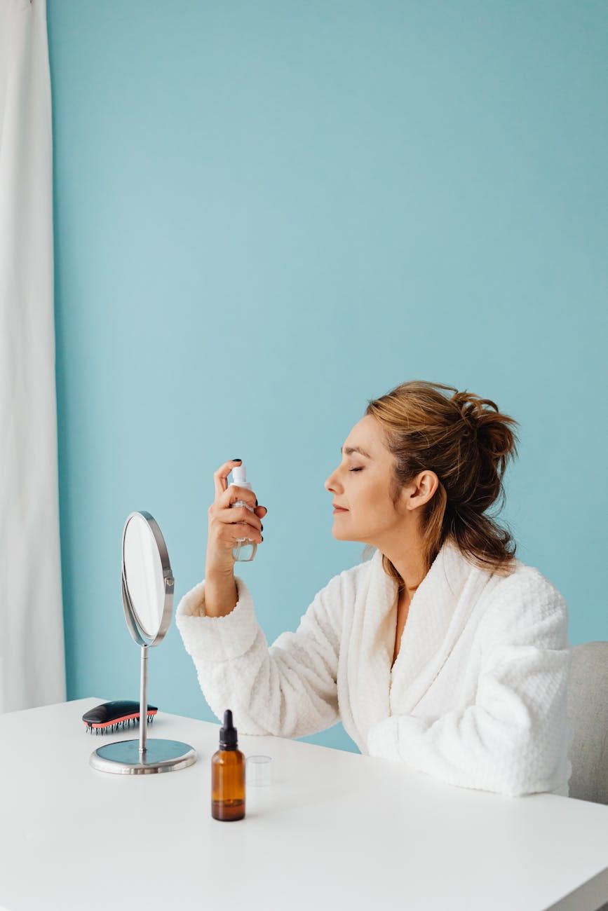 spray fijador de maquillaje, maquillaje de larga duración, aspecto de maquillaje impecable, spray fijador de maquillaje, consejos de maquillaje de belleza, bruma fijadora facial, maquillaje para todo el día, spray fijador de maquillaje, acabado de maquillaje profesional, spray fijador ligero