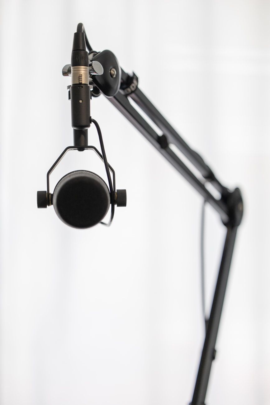 support de microphone, support réglable, support de micro stable, configuration d'enregistrement, accessoires de micro, équipement studio, équipement de podcast, enregistrement à domicile, support de microphone, support de micro ergonomique