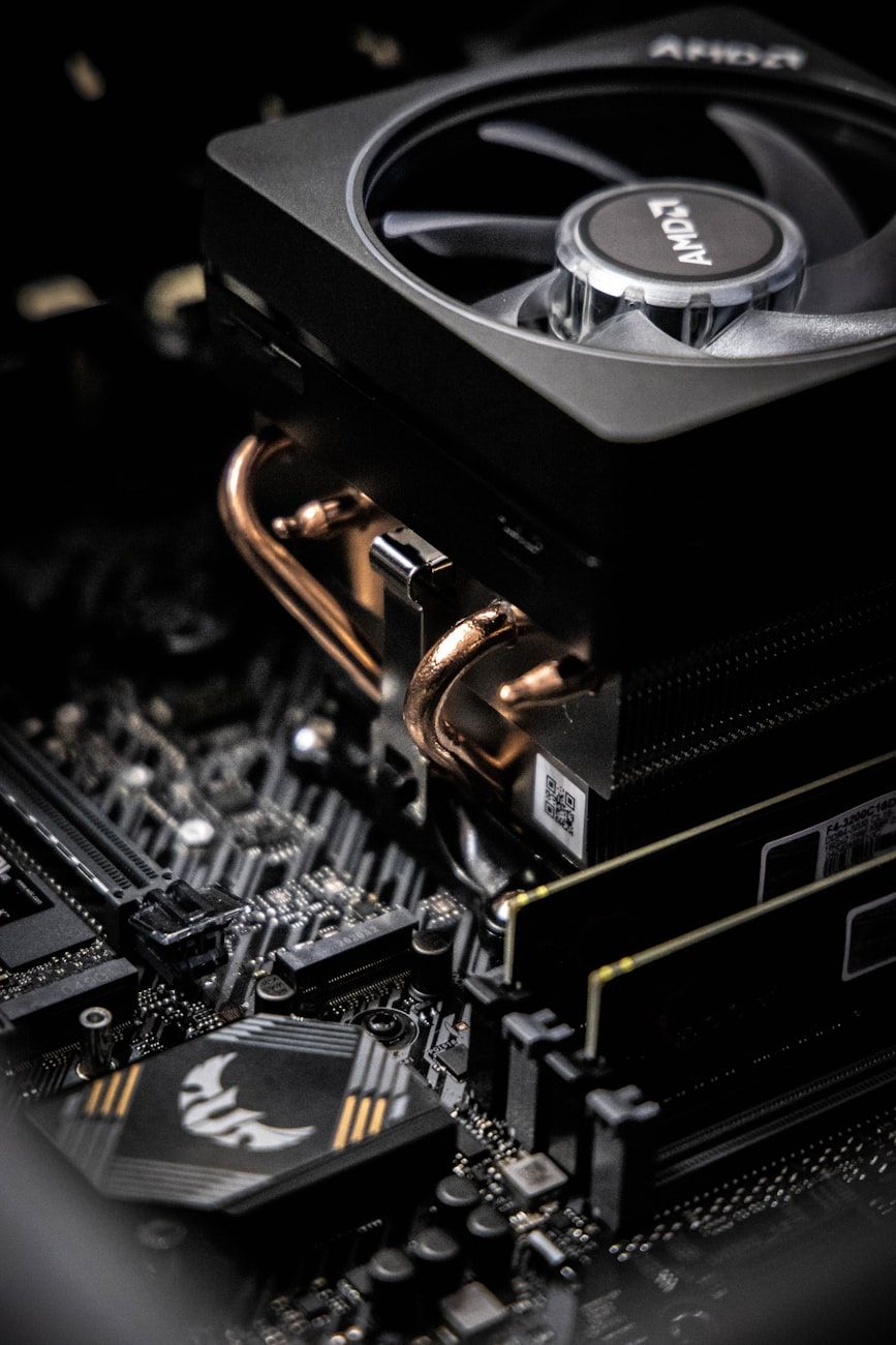 PC en surchauffe, ralentissements de l'ordinateur, surchauffe du CPU, surchauffe du GPU, solutions de refroidissement, throttling thermique, problèmes de performances du PC, amélioration de la stabilité du système, conseils de refroidissement, optimisation du matériel