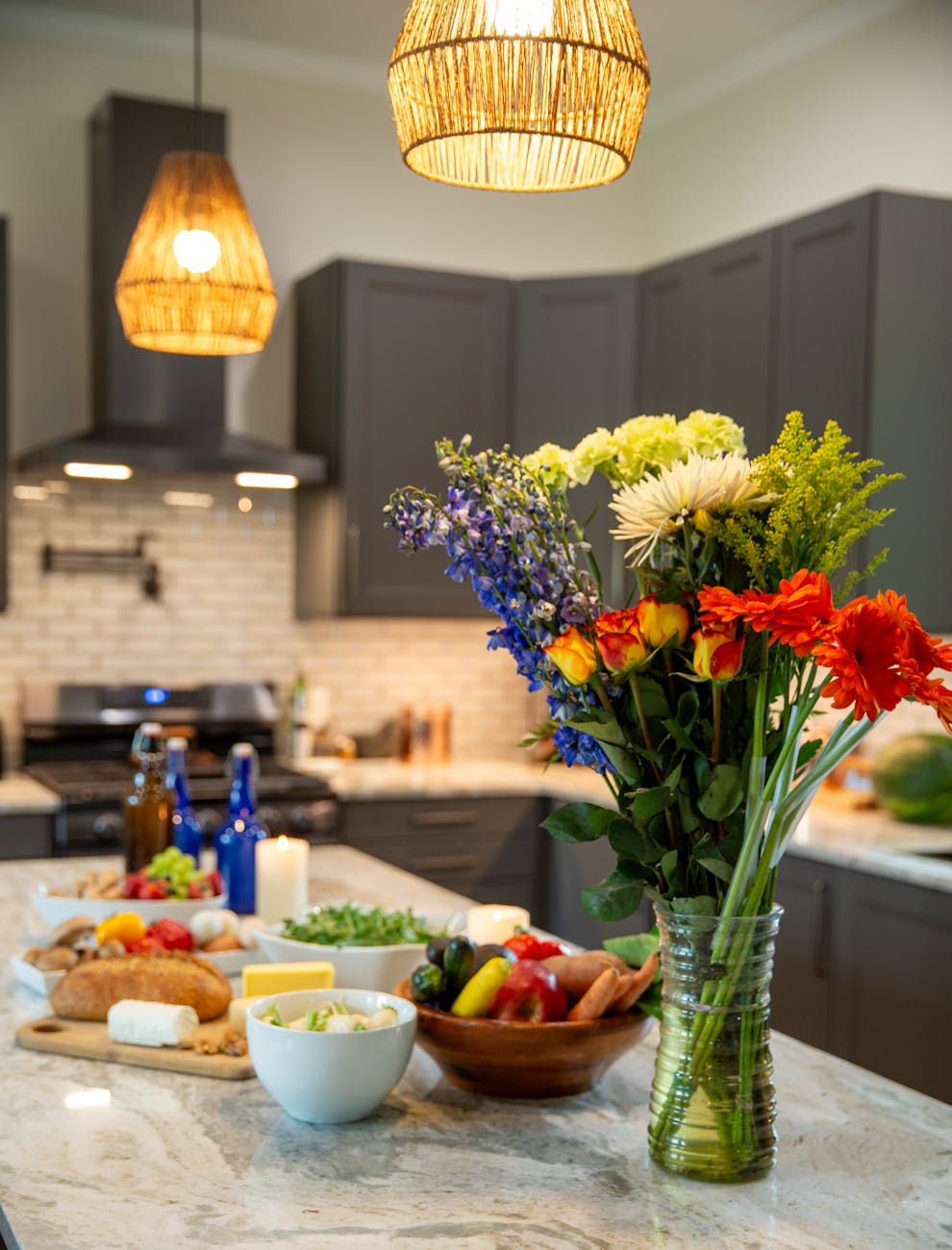 pendant lights kitchen island, kitchen island lighting, modern pendant lamps, stylish kitchen lighting, contemporary kitchen design, hanging kitchen lights, kitchen decor ideas, island lighting solutions, modern home lighting, decorative pendant fixtures