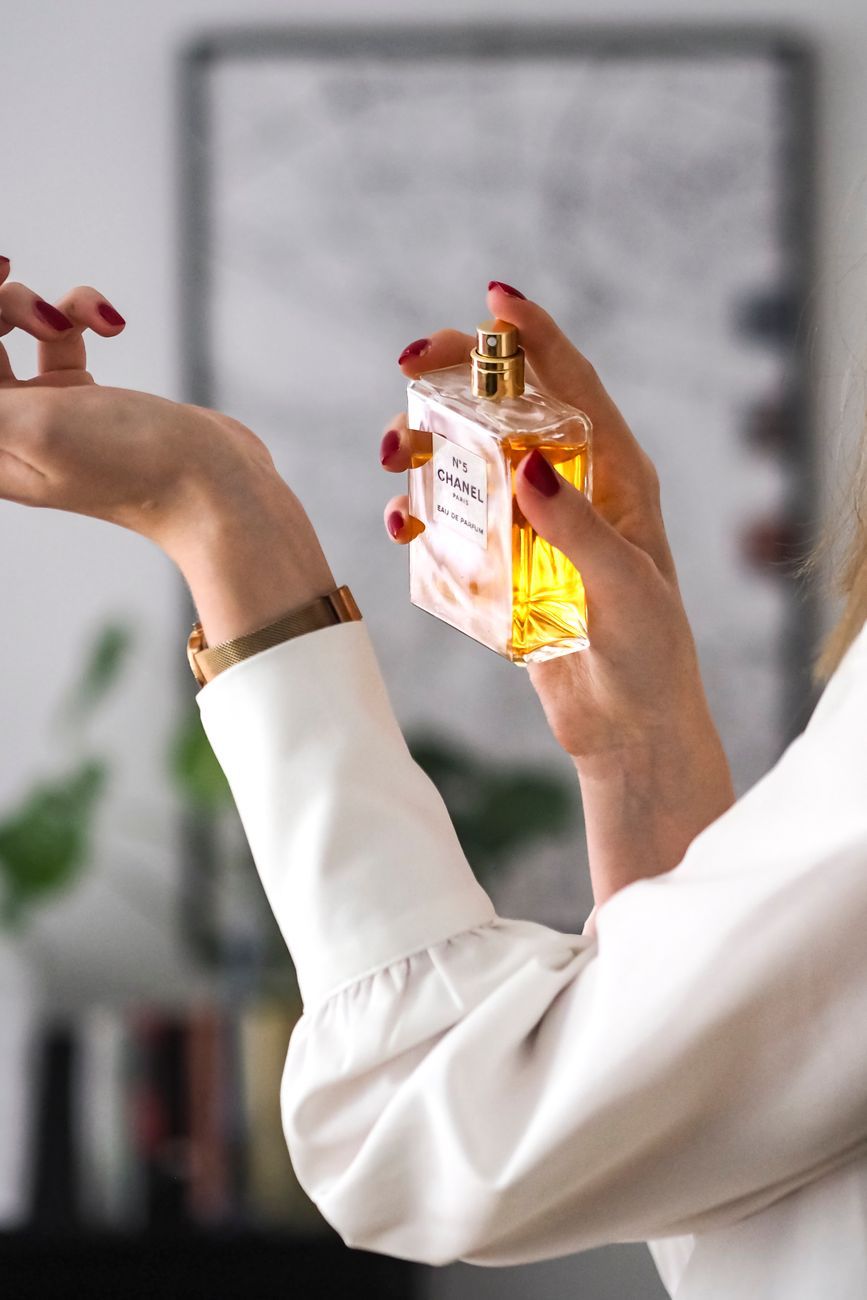 perfume storage summer, how to store perfumes, fragrance preservation tips, protect perfume from heat, perfume shelf life, storing fragrances correctly, perfume temperature guide, avoid sunlight perfume, summer fragrance care, perfume bottle storage