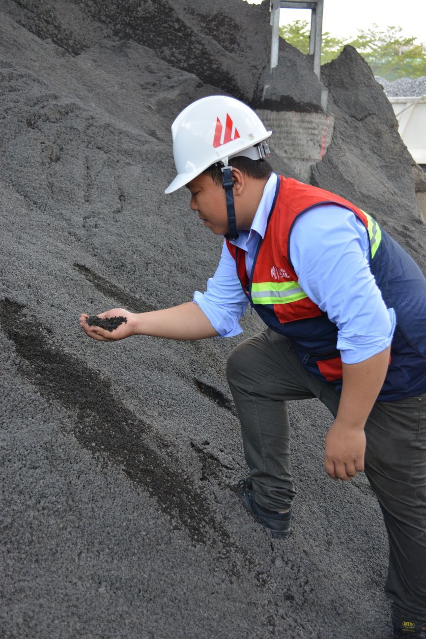 rare earth metals, rare earth elements, critical minerals, rare earth mining, global supply chain, China rare earth production, technology materials, clean energy resources, strategic metals, rare earth market