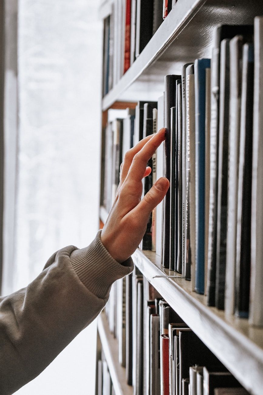 libros, tendencias, lectura, libros populares, literatura, bestsellers, nuevos lanzamientos, libros discutidos, literatura 2025, autores contemporáneos