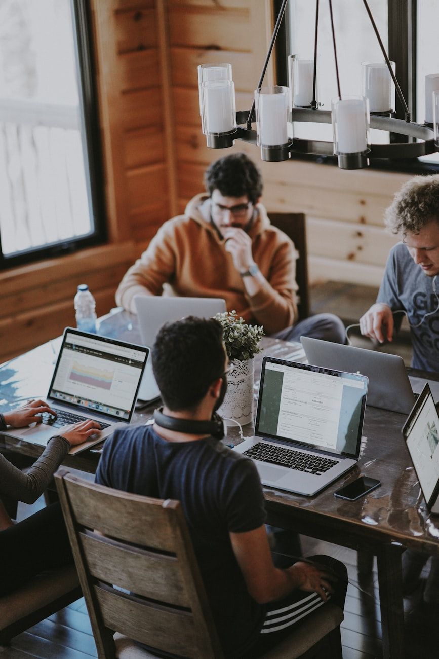 refurbed gadgets, corporate procurement, sustainable technology, cost efficiency, eco-friendly devices, refurbished electronics, IT budget optimization, green office solutions, corporate sustainability, tech trends