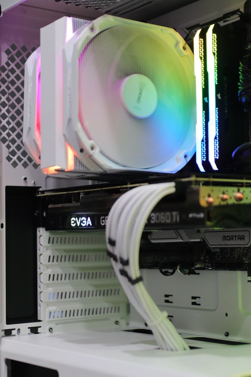 raffreddamento ad acqua, cooler classici, sistemi di raffreddamento, dissipazione del calore, efficienza di raffreddamento, livello di rumore, consumo energetico, raffreddamento della CPU, aggiornamento del PC, confronto tra cooler