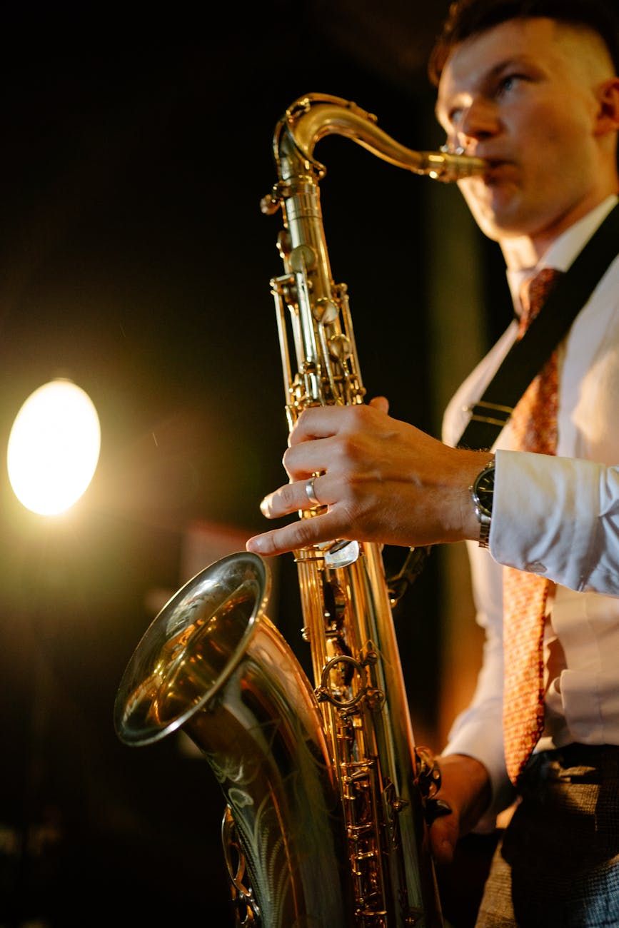 saxophone in jazz, jazz improvisation, jazz saxophone, history of saxophone, jazz musicians, improvisation techniques, jazz music culture, saxophone performance, iconic jazz instruments, jazz sound