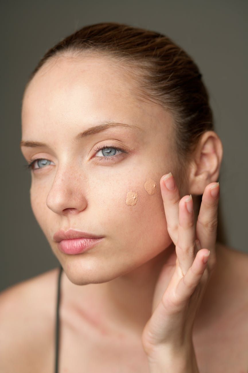 Perfekt makeup, Valg af foundation, Hudtyper, Kosmetik, Makeup-base, Sådan vælger du foundation, Makeuphemmeligheder, Hudpleje, Langvarig makeup, Skønhedstips