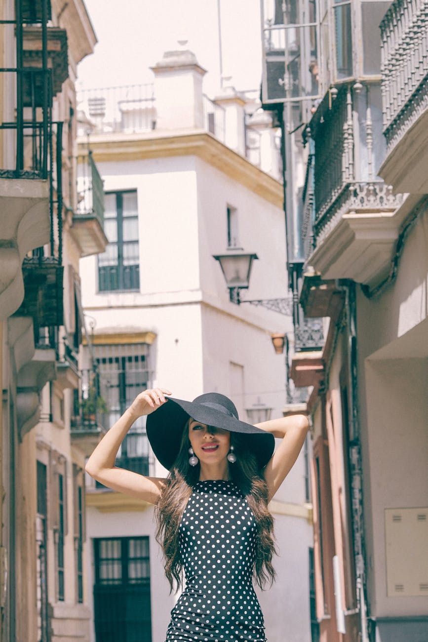 sommerhovedbeklædning, stilfulde hatte, solbeskyttelse, trendy kasketter, modebevidste accessories, brede skyggehatte, bøttehatte, baseballkasketter, fedorahatte, skyggeremme