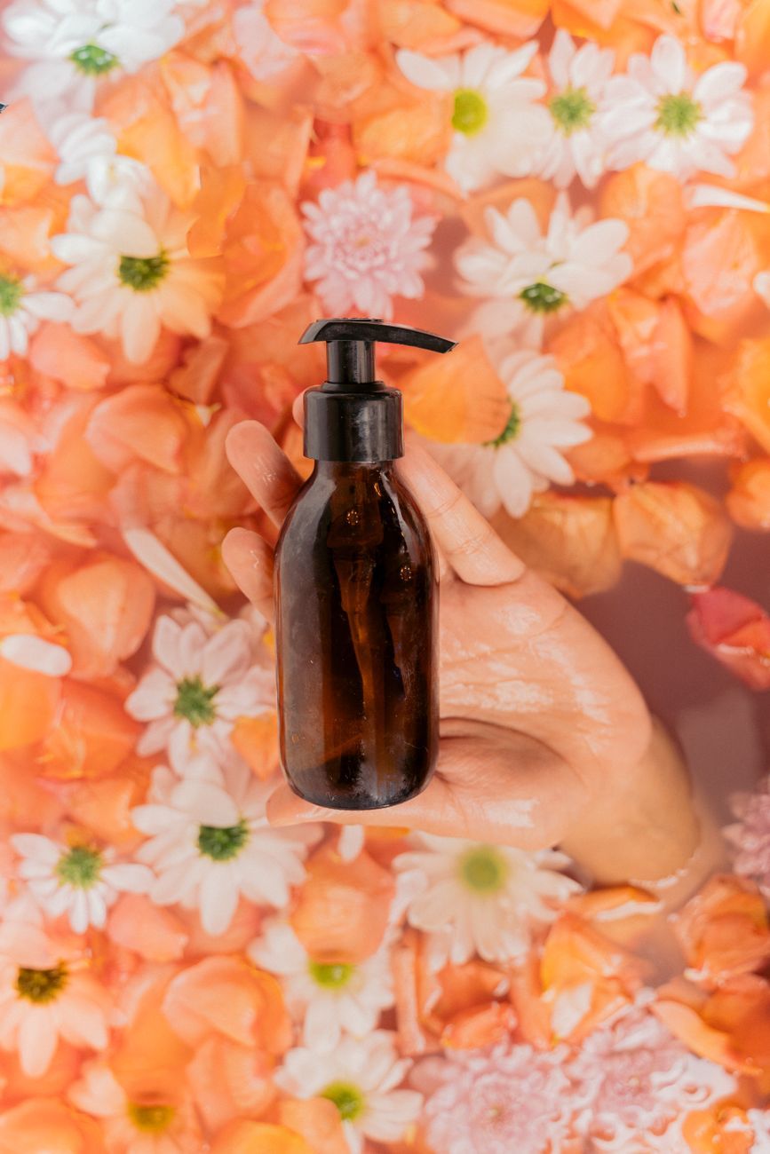 shower oil, dry skin, body care, moisturizing cleanser, skin barrier, gentle cleansing, sensitive skin, hydrating shower routine, body oil, skin hydration