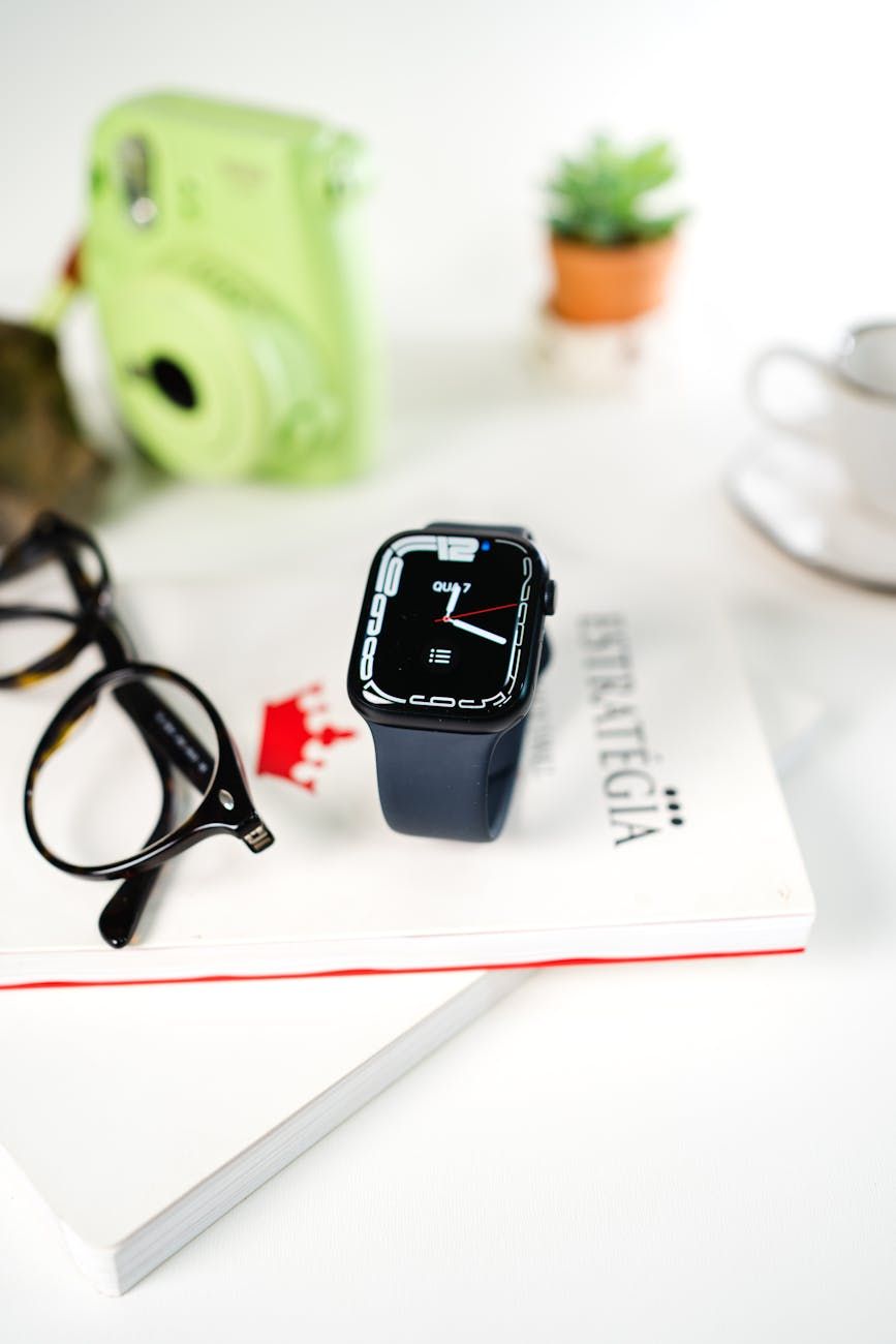 smartwatches 2025, smartwatch innovationer, lang batterilevetid, berøringsskærm funktioner, smartwatch design, bedste smartwatches, smart-enheder, fitness trackers, vandafvisende, bærbart teknologi