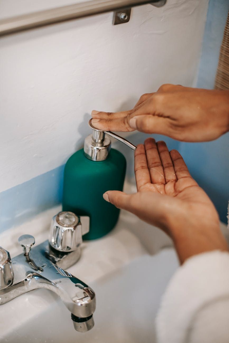 dispensador de jabón, dispensador de jabón automático, dispensador de jabón de cocina, accesorios de baño, elementos esenciales para el hogar moderno, dispensador sin contacto, soporte para jabón líquido, accesorios para el hogar con estilo, soluciones de higiene, baño inteligente en el hogar