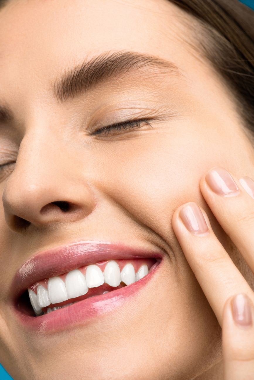teeth whitening strips mistakes, how to use whitening strips, teeth whitening tips, common whitening errors, sensitive teeth after whitening, overusing whitening strips, whitening strip safety, enamel protection tips, avoiding gum irritation, brighter smile guide